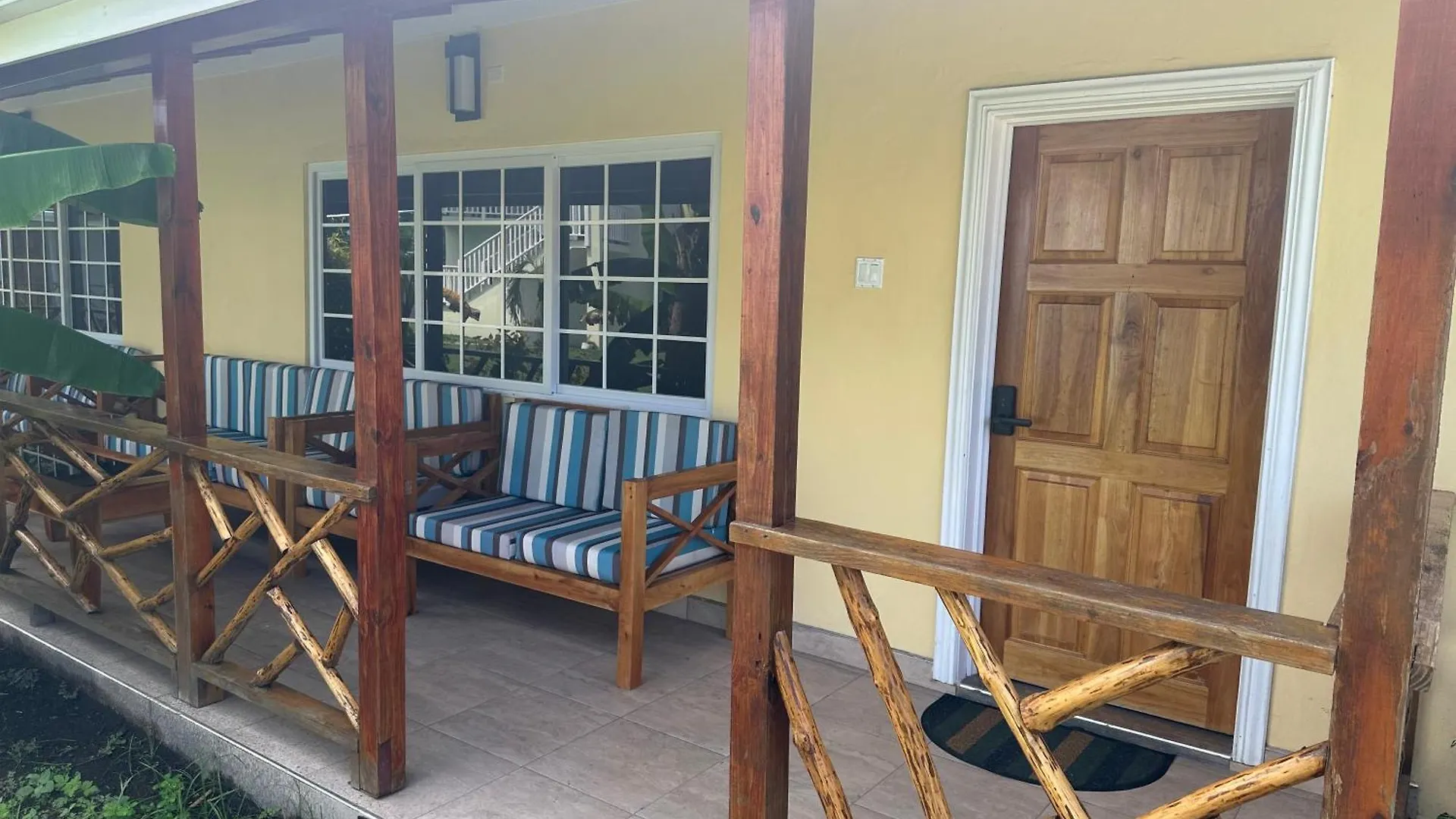 Hotel Yoga Dreams Negril 3*,