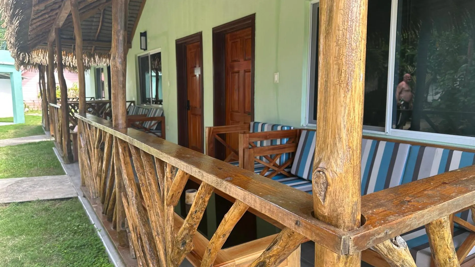 Hotel Yoga Dreams Negril 3*,